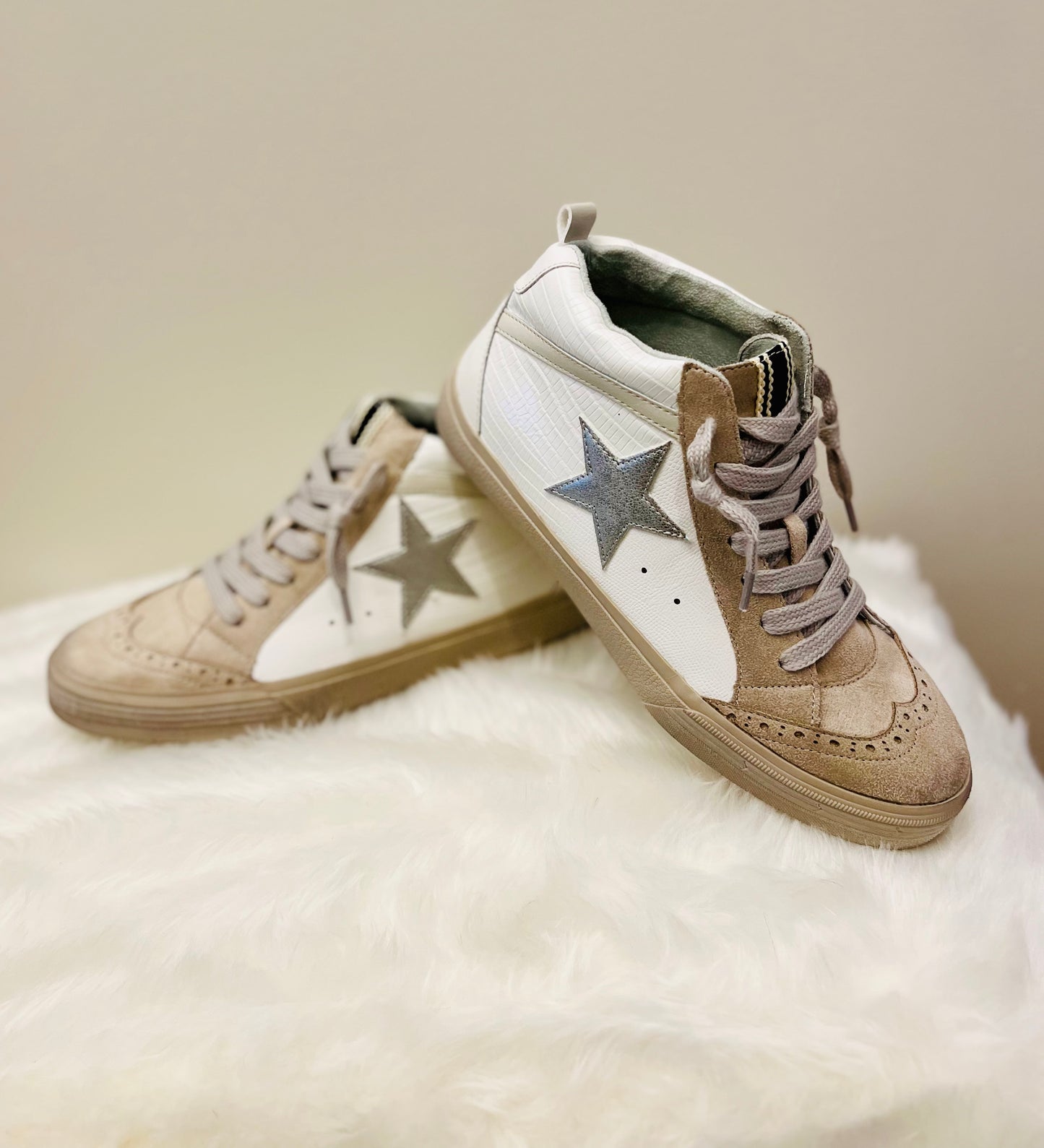 Paulina Lizard w/Star Sneaker Shu Shop